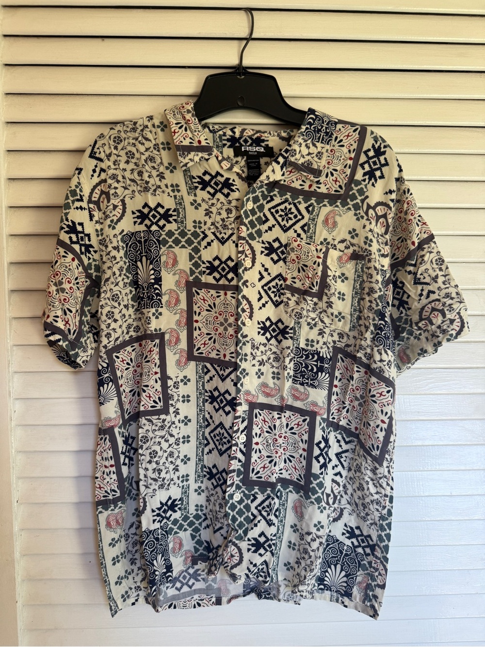 RSQ Cream Short-Sleeve Button-Down Hawaiian Shirtwith Navy & Red Patchwork Print